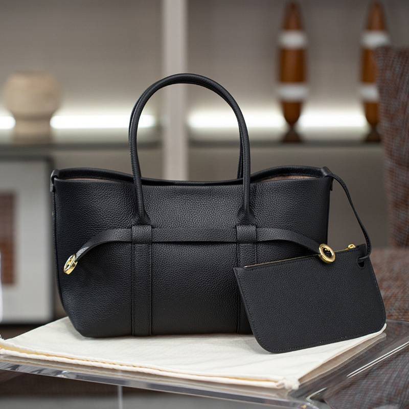 Top brand new high-end handbag large capacity spliced leather women's handbag suitable for commuting fashionable multifunctional handbag new free