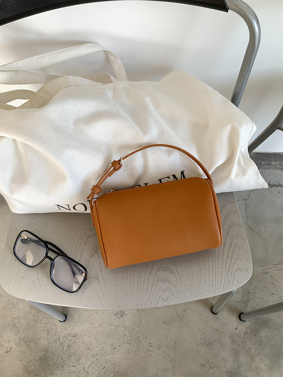 Trendy Casual Accessory by Ladies Designer Brand: Durable Microfiber Leather Tote Envelope Style