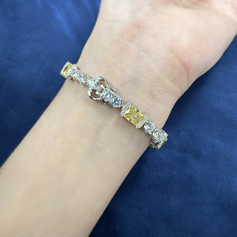 Sleek Designer's Choice: Shimmering S925 Yellow Diamondband Necklace Featuring Sparkling Cubics