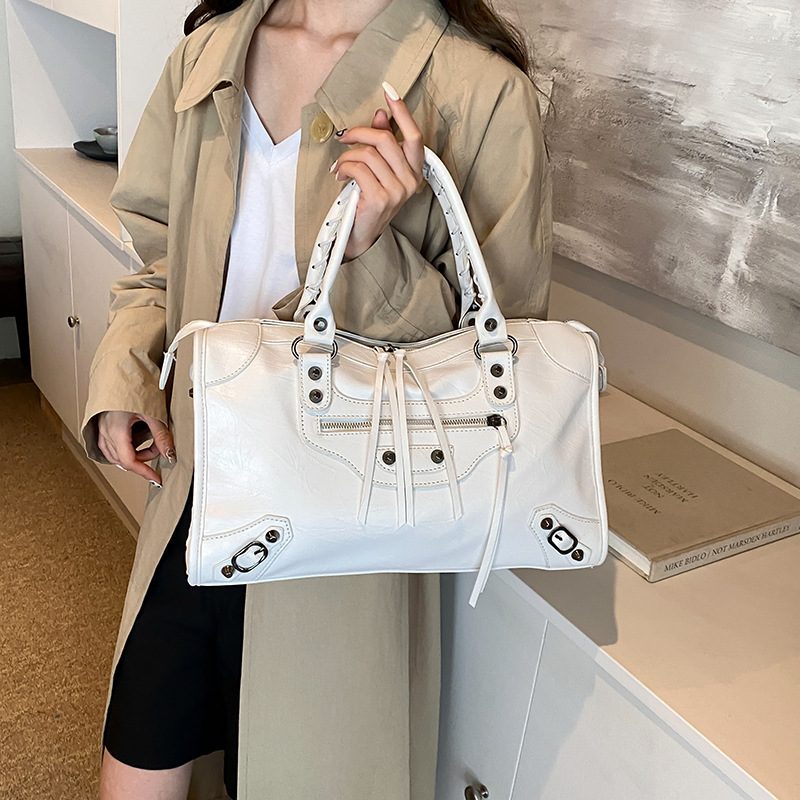 Rivet motorcycle women's new large capacity portable tote bag, high-end single shoulder crossbody bag