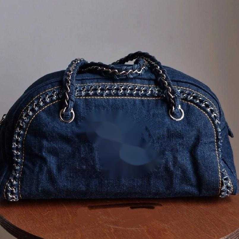 2025--10A new high-end style has a large capacity, with a cowhide woven chain and a single shoulder armpit bag