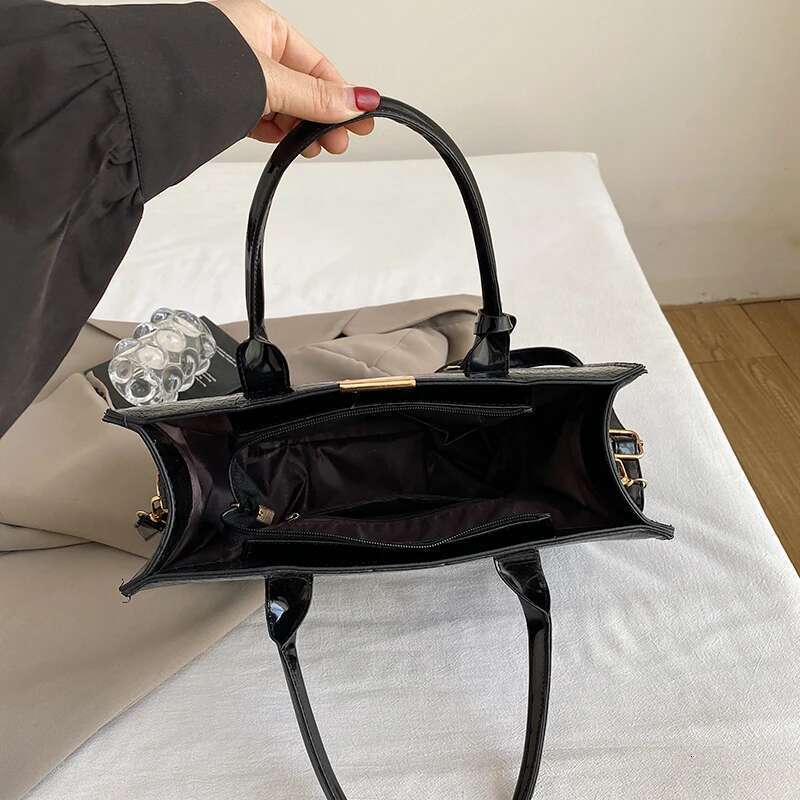 Crocodile Crossbody Patent Leather Women's Messenger Bag High Quality Ladies Handbag