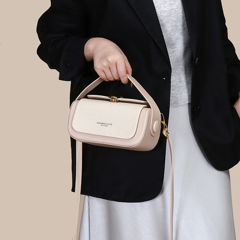 Luxury box with high-end feel, women's 2025 new niche fashion handbag, single shoulder crossbody small square bag