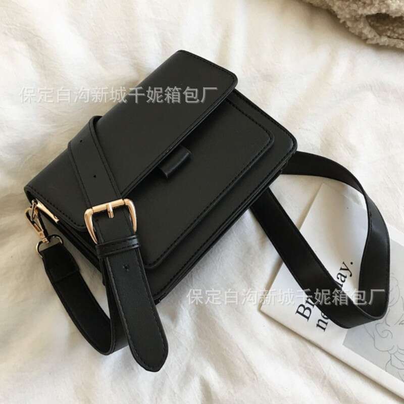 Square Female Explosive Retro Small Ins Wide Shoulder Strap Crossbody Bag 2025 New Casual Fashion Trend