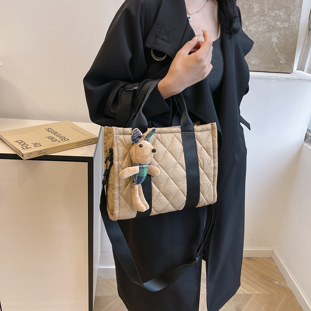 Quilted Tote Bag with Zipper Shoulder Bag with Adjustable Strap Crossbody Bag Ladies Handbag for Women Work Shopping Travel