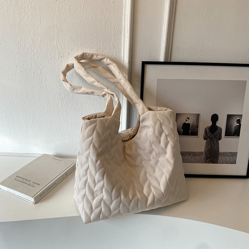 Free Delivery Designer Bag Large Capacity Fashion Soft Leather Commuting Texture Hand 2025 Summer Western Casual One Shoulder Tote Bag Luxury Bag
