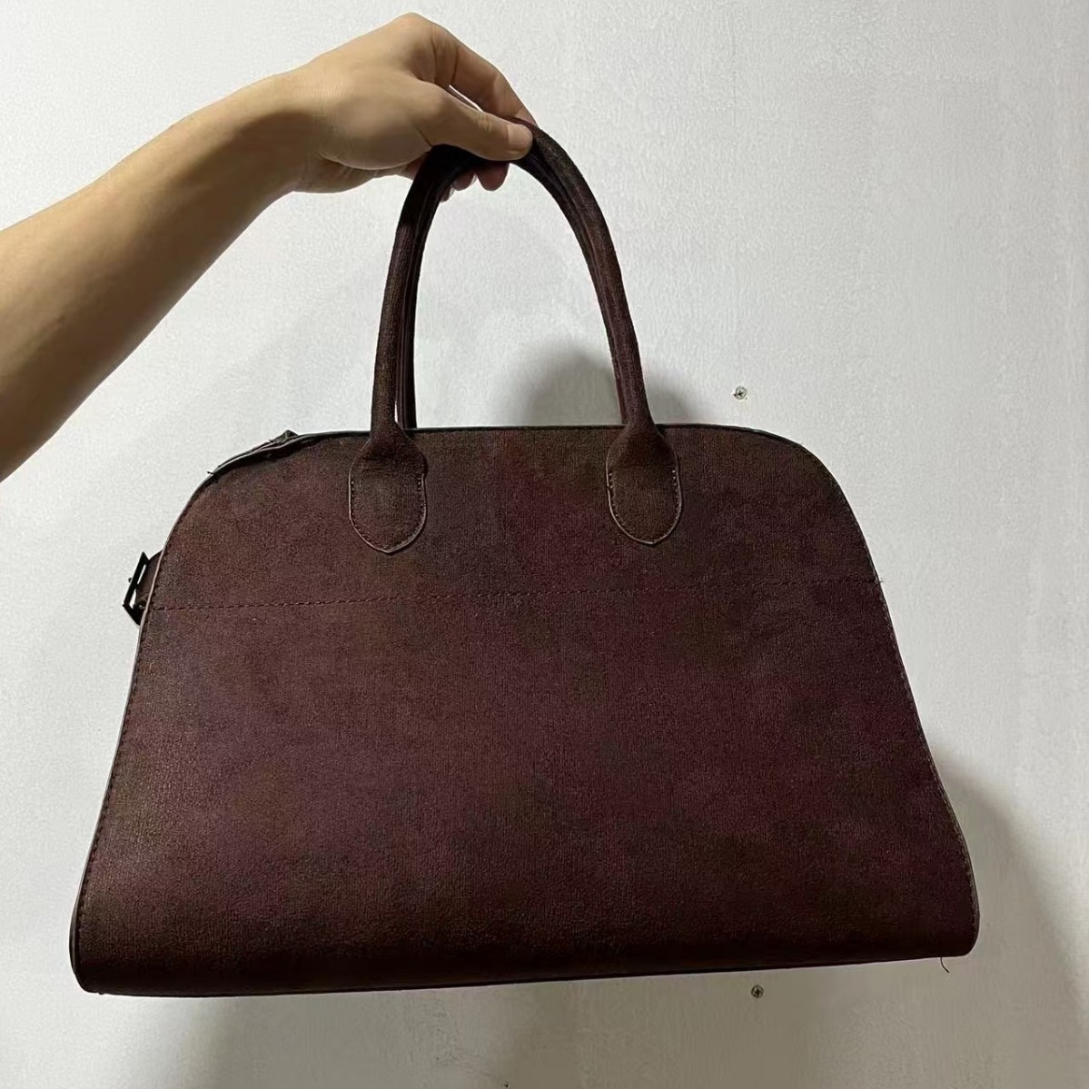 2025 Designer Bag Fashion Casual Versatile Free Shipping High-End Niche Large Capacity Commuting Tote Bag