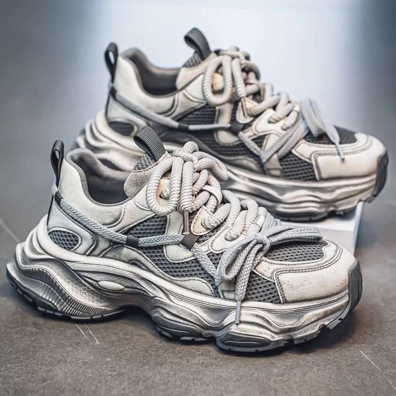 Designer casual shoes Fashionable men's everyday shoes with classic small white shoes, work shoes
