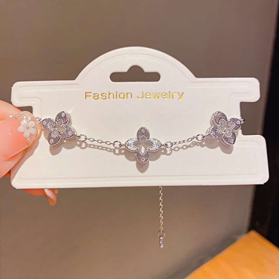 designer bracelet Zircon hollow dia flower bracelet with light high-end feel, fashionable, simple and exquisite commuting accessories for women with g
