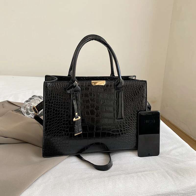 Crocodile Crossbody Patent Leather Women's Messenger Bag High Quality Ladies Handbag