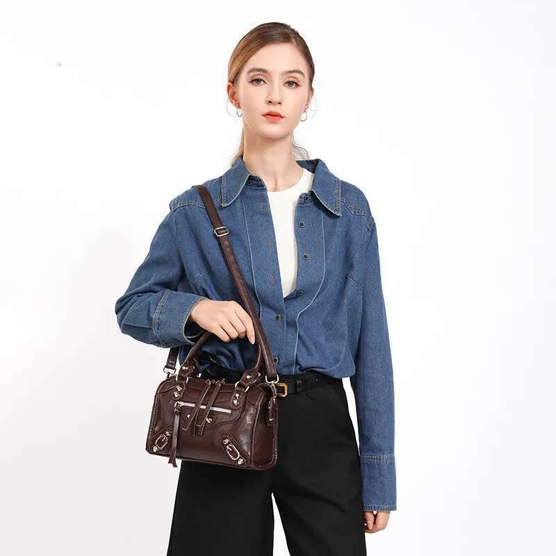 European And American Fashion Retro Handbag For Women New Style Heavy Industry Light Motorcycle Shoulder Bag