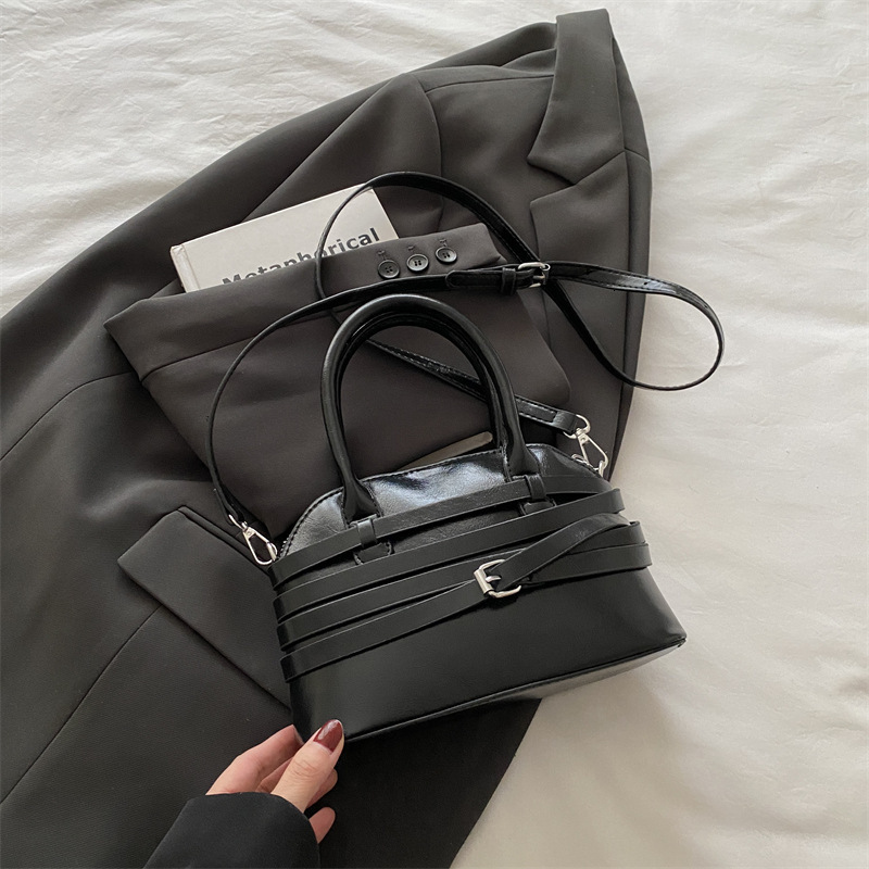 Free Delivery Designer Bag Fashion Handheld Shell 2025 Summer Simple and Western Single Shoulder Underarm Trendy Casual Crossbody Bag for Women luxury