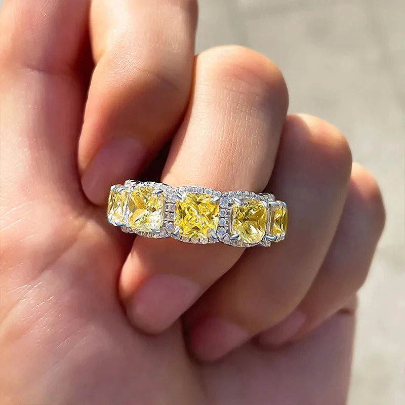 Huitan Trendy Yellow Cubic Zircon Rings for Women Fashion Finger Accessories Wedding Party Temperament Female Jewelry 250519