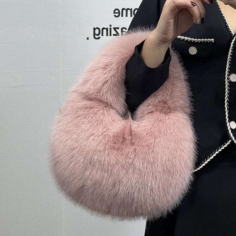 Hot Selling Fashion Soft Plush Half Moon Bags For Women Designer Fluffy Faux Fur Lady Handbags Small Tote Female Winter Purses Designer Bags