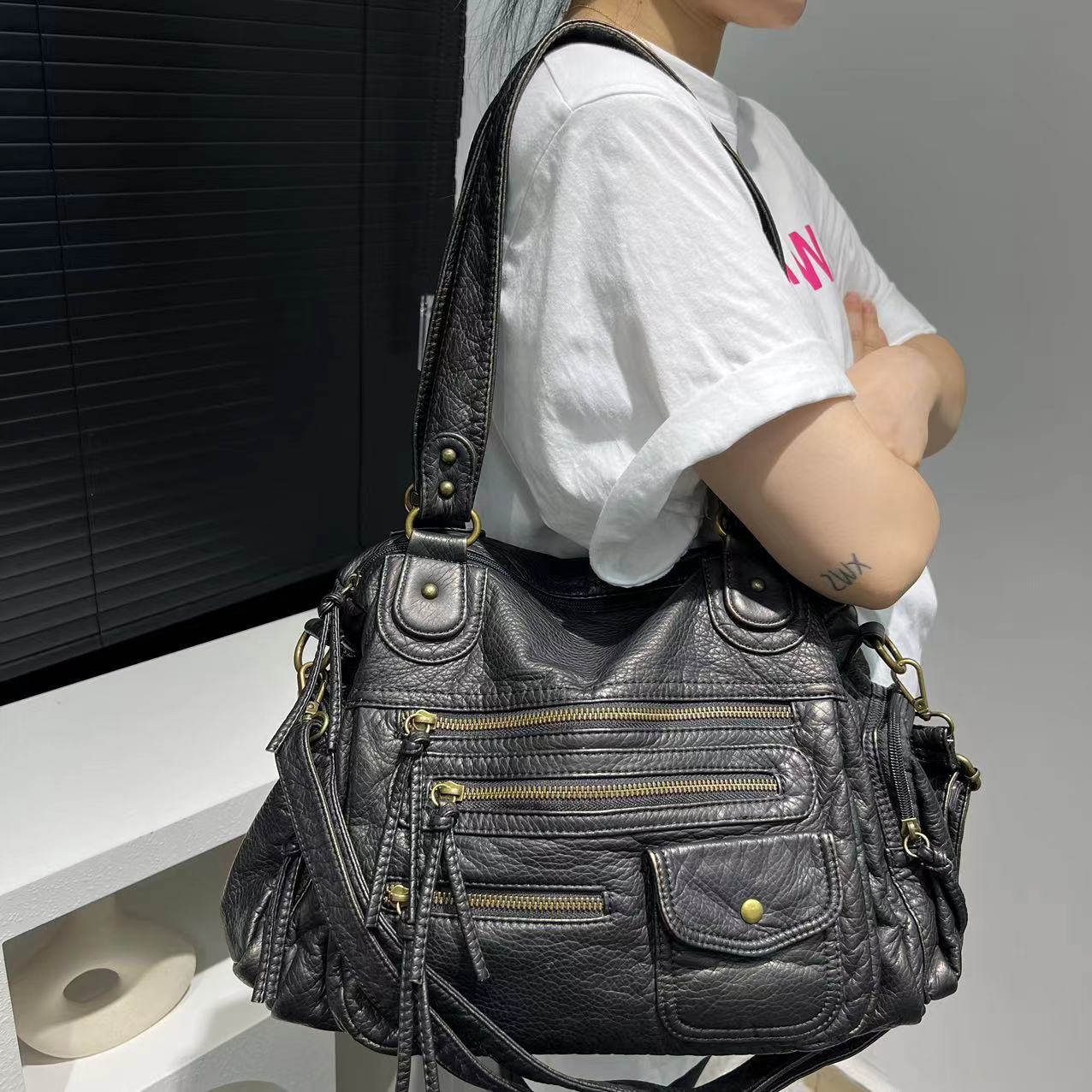 Trendy Women's Fashion Retro Style Tote with Adjustable Strap for Everyday Use