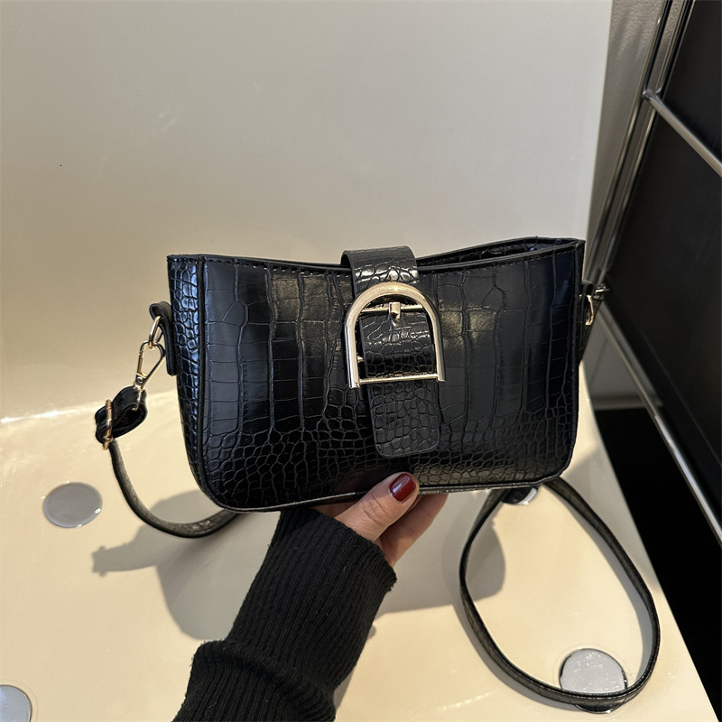 Free Delivery Designer Bag Elegant And Trendy Women's 2025 Winter Trend Single Shoulder Armpit French Hand Held Diagonal Cross Small Square Luxur