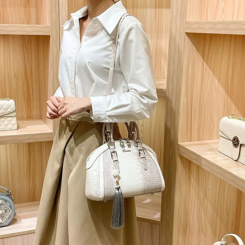 Light Brand Women's Handbag 2025 New Designer High-End Texture Retro Spring And Summer Single Shoulder Crossbody Bag