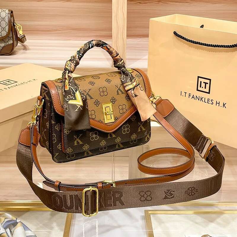 Light Brand Women's 2025 New Fashionable And Versatile High-End Color Blocked Handbag, Single Shoulder Crossbody Bag