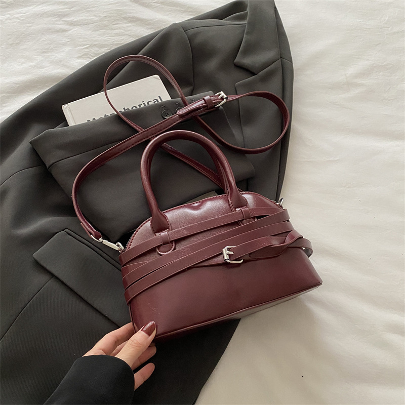 Free Delivery Designer Bag Fashion Handheld Shell 2025 Summer Simple and Western Single Shoulder Underarm Trendy Casual Crossbody Bag for Women luxury