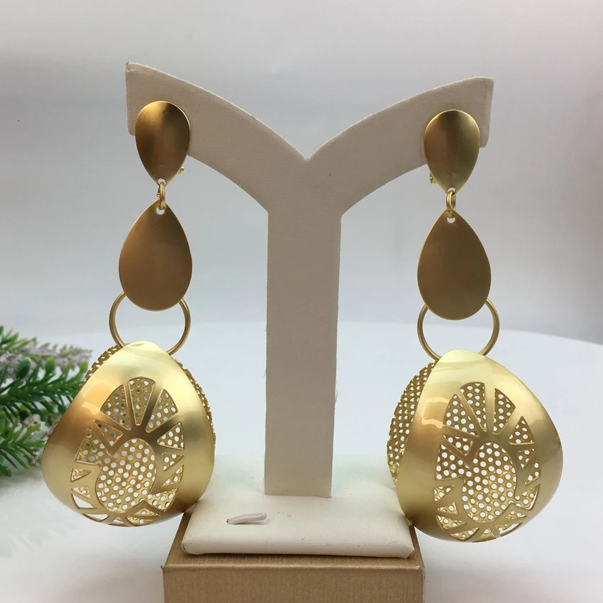 European and American Vintage Long Drop Earrings Gold Plated Hanging Big Ball Statement Earrings For Women Jewelry FHK14718 250520