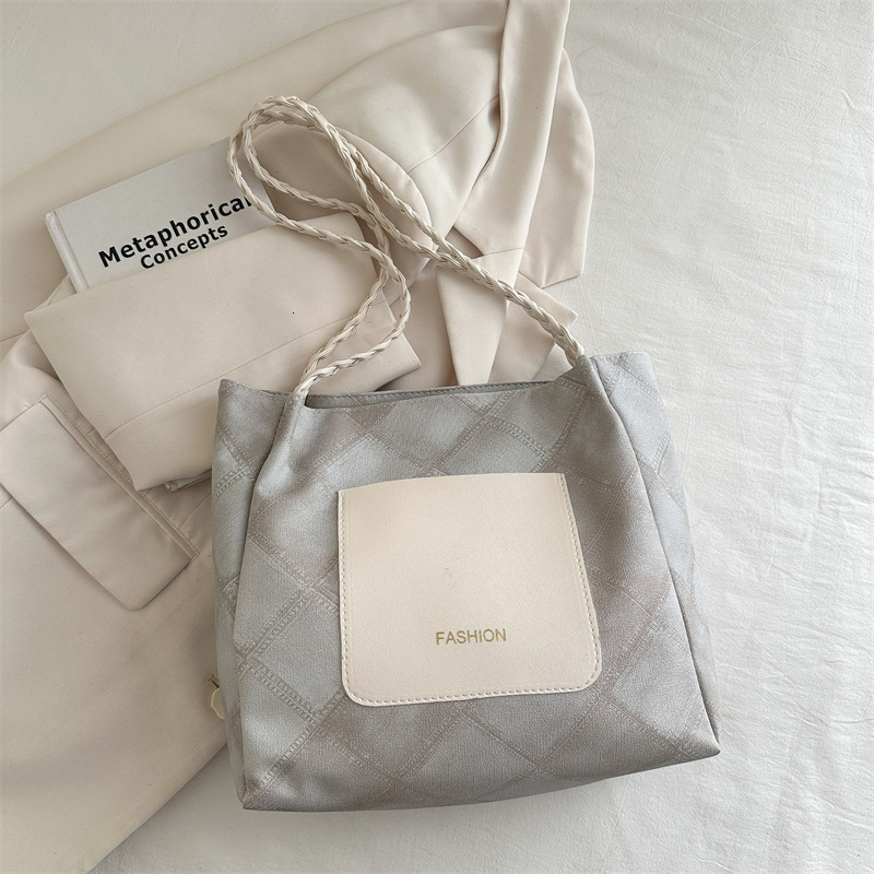 Free Delivery Designer Bag Hand 2025 Spring Personalized Korean Edition Large Capacity Commuting Texture Underarm Tote Women's Bag Luxury Bag
