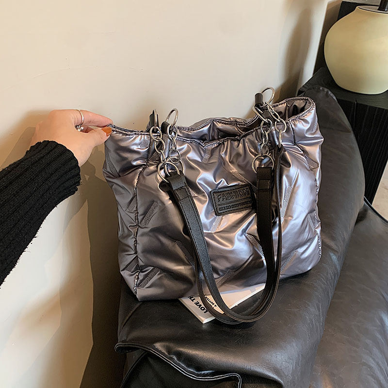 Free Delivery Designer Bag Large Capacity Down Jacket For Women 2025 New Autumn And Winter Versatile Single Shoulder Armpit High End Tote Luxury Bag
