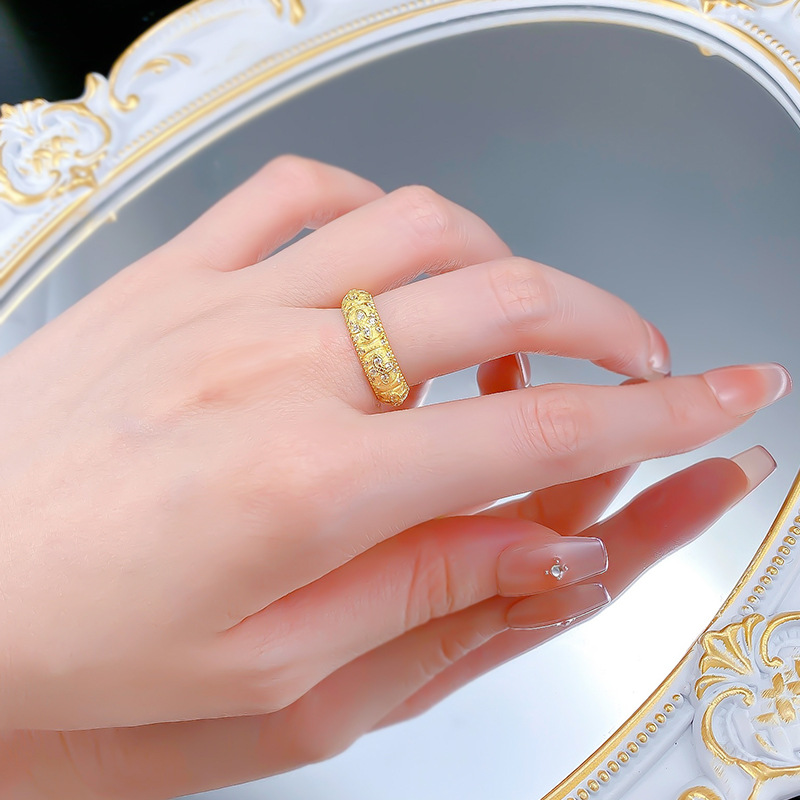 Sophisticated Francophile Charm: Classic Four-Leaved Lucky Ring Crafted from Sparkling Crystals
