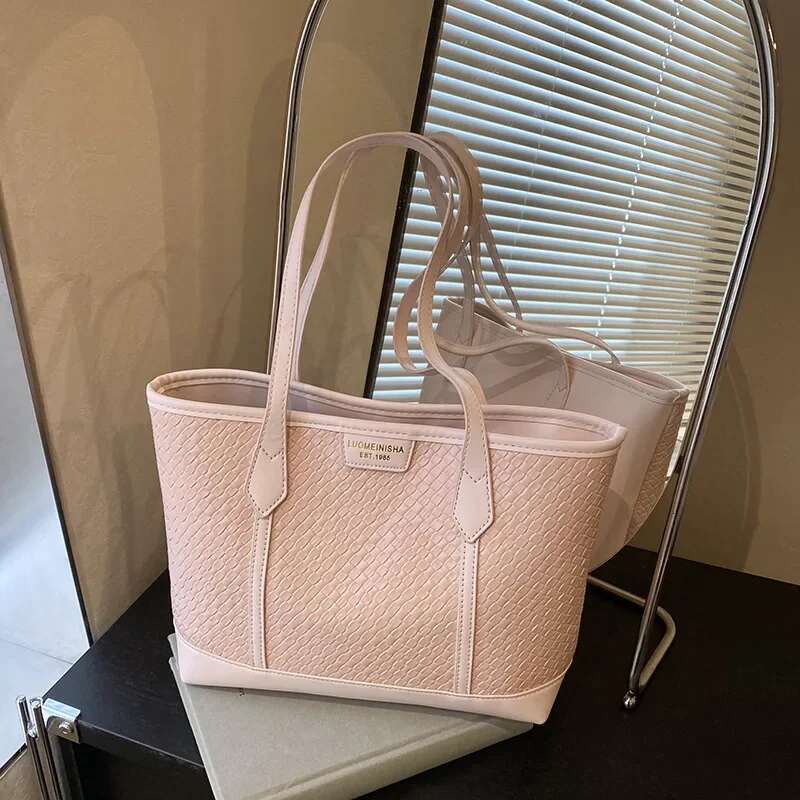 Trendy 2025 Women's Woven Tote Spacious Capacity, Chic Texture, Perfect for Both Casual and Work Commutes, Single Shoulder Style