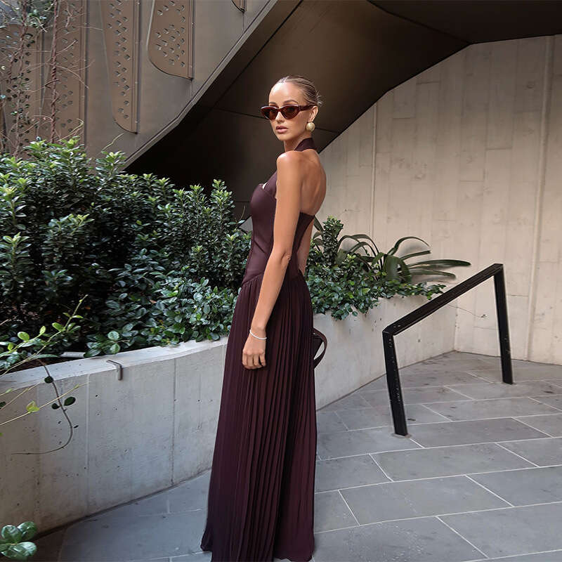 Hanging neck, strapless, pleated European American 2025 spring new socialite style waist cinched long skirt, chic and elegant clothing
