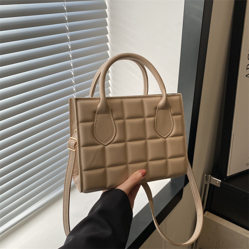 Free Delivery Designer Bag This Year's Popular Fashion Korean Version Versatile Women's Solid Color Hand 2025 New Single Shoulder Crossbody 
