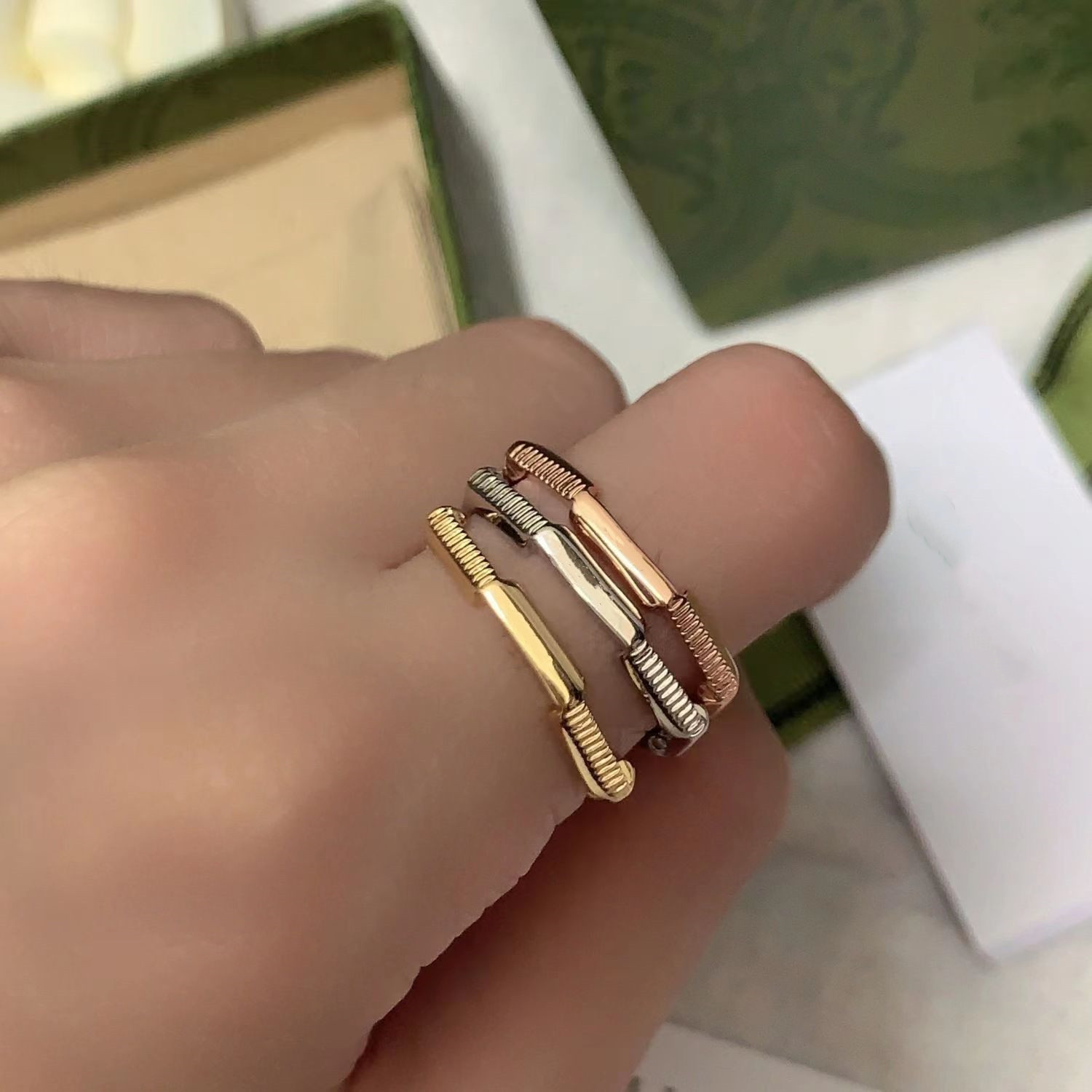 Luxury Ring Designer Ring 18k Gold Lover Couple Wedding rings Couple Interlocking Fashion Simple Jewelry Supply