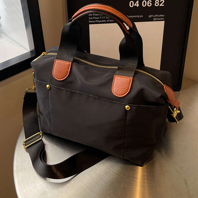 Women's fashionable crossbody casual single shoulder handbags, large capacity travel simple tote bags, 2025 temperament versatile new trendy clot