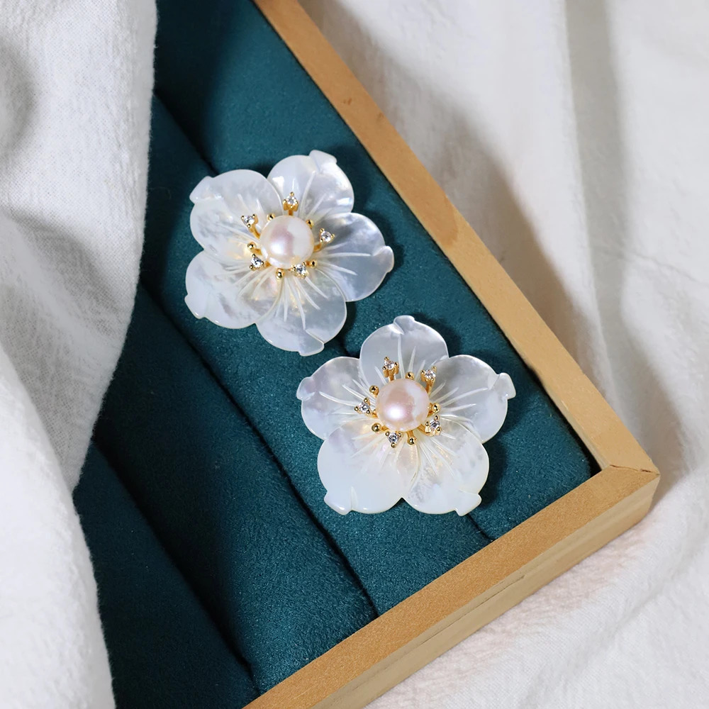 Natural White Shell Flower Natural Pearl Earrings for Women Korean Classic Vintage Fashion Jewelry Earrings GE1591 250517