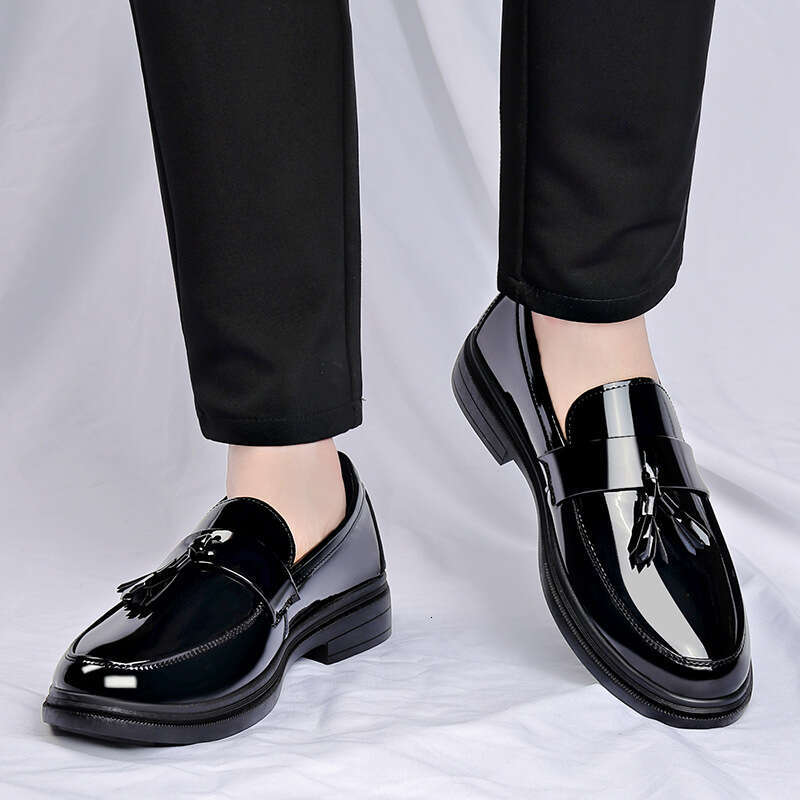 2025 new mirrored for business and leisure, British tassel leather shoes, men's loafers, invisible height increasing shoes