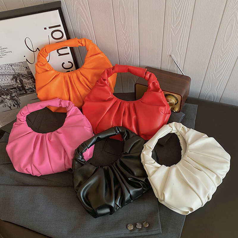 Niche high-end texture cloud women's 2025 new stylish pleated armpit fashionable hand-held small bag