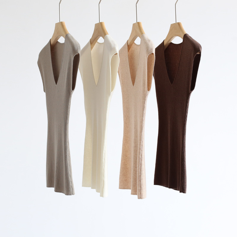 5XZ1 Fall and winter upgraded version of the French fashionable V-neck 33% copy fine wool knit