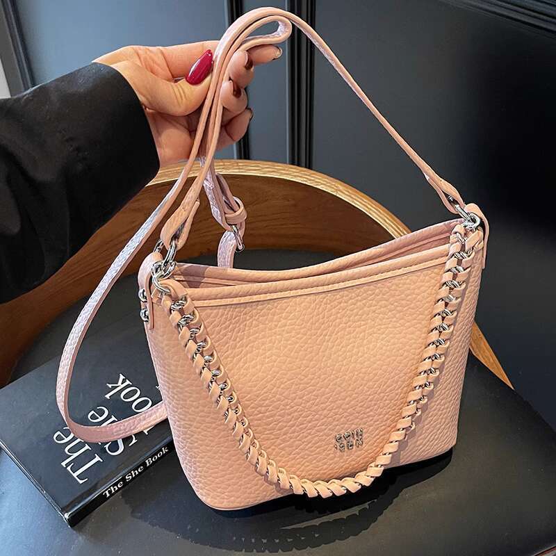 Niche Western style Bucket Women's 2025 New High end Versatile Armpit Small Square Single Shoulder Crossbody Bag