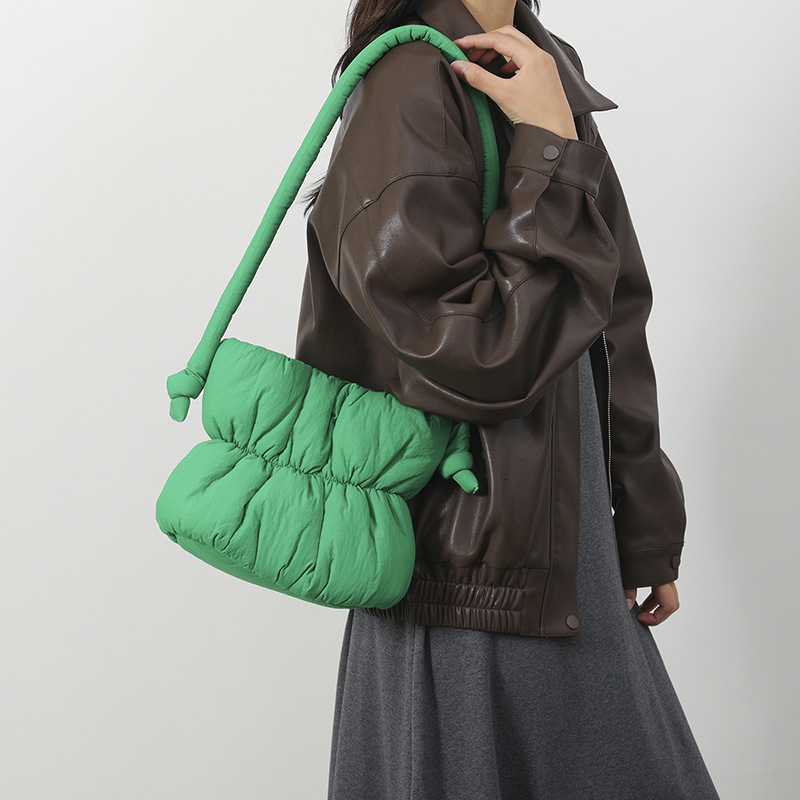 2025 new pleated cloud niche design fluffy bucket casual versatile down cotton jacket shoulder bag