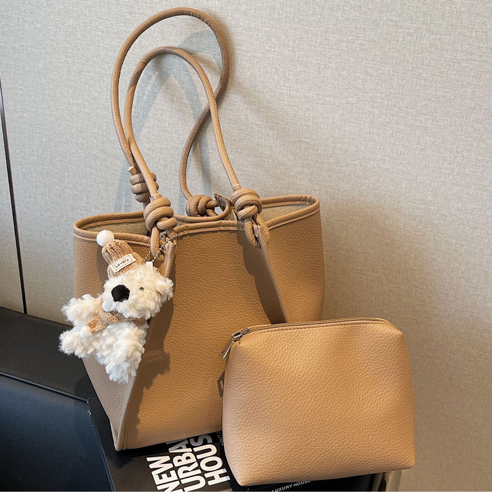 Trendy niche underarm for women 2025 new high-end single shoulder crossbody bag hand-held bucket bag