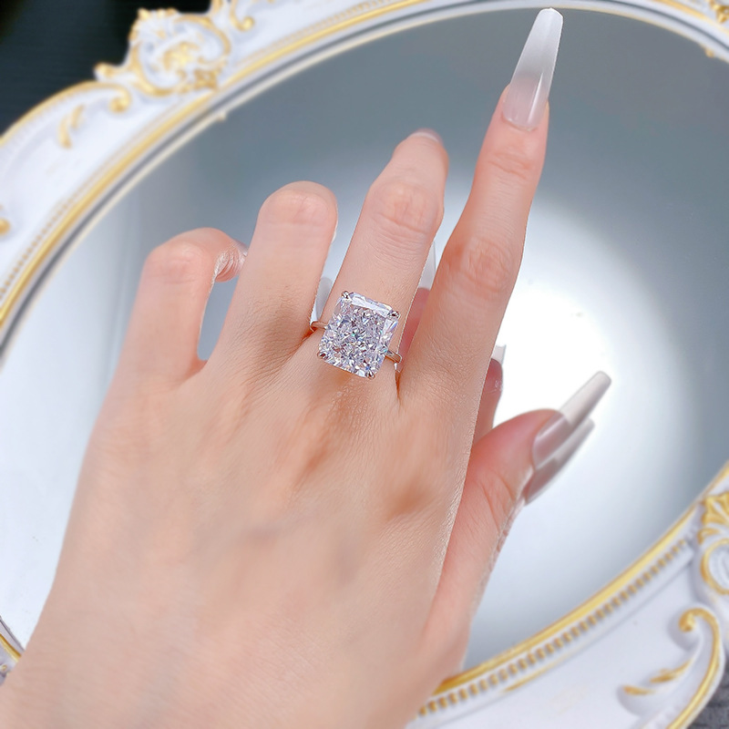2025 Brand Wedding Rings Luxury Jewelry Designer Solitaire Large White Lab Moissanite Real 925 Sterling Silver Ice Cut Eternity Women Engagement Band 