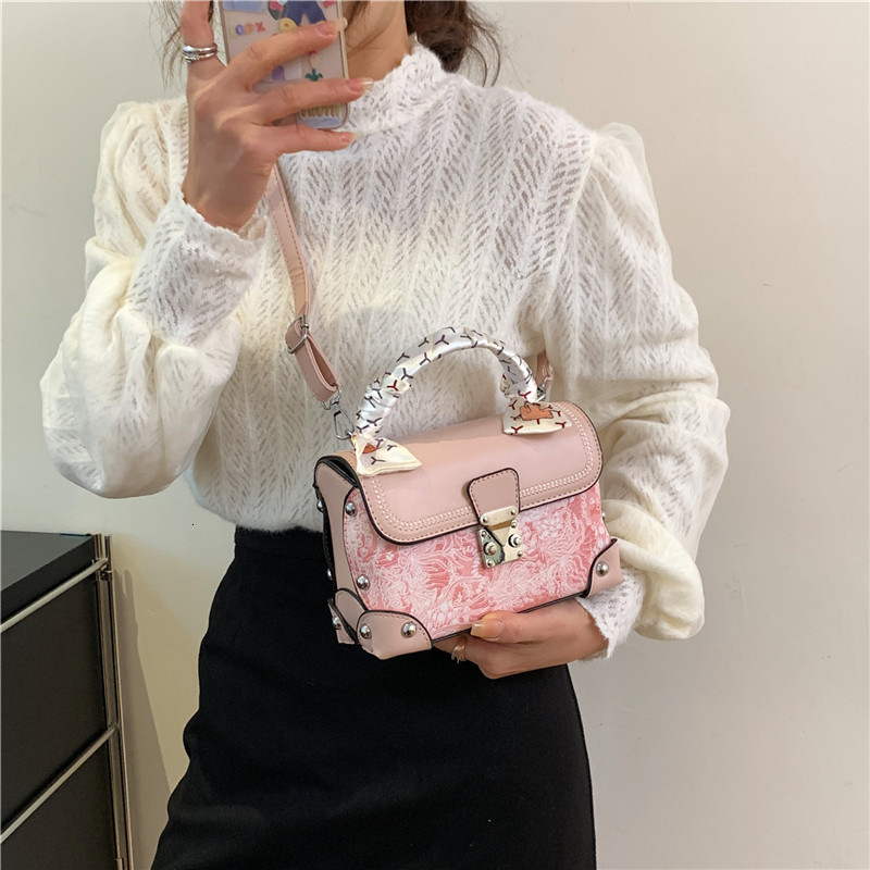 Advanced Embroidered Box for Women's 2024 New Style Silk Scarf Handbag Single Shoulder Crossbody Bag