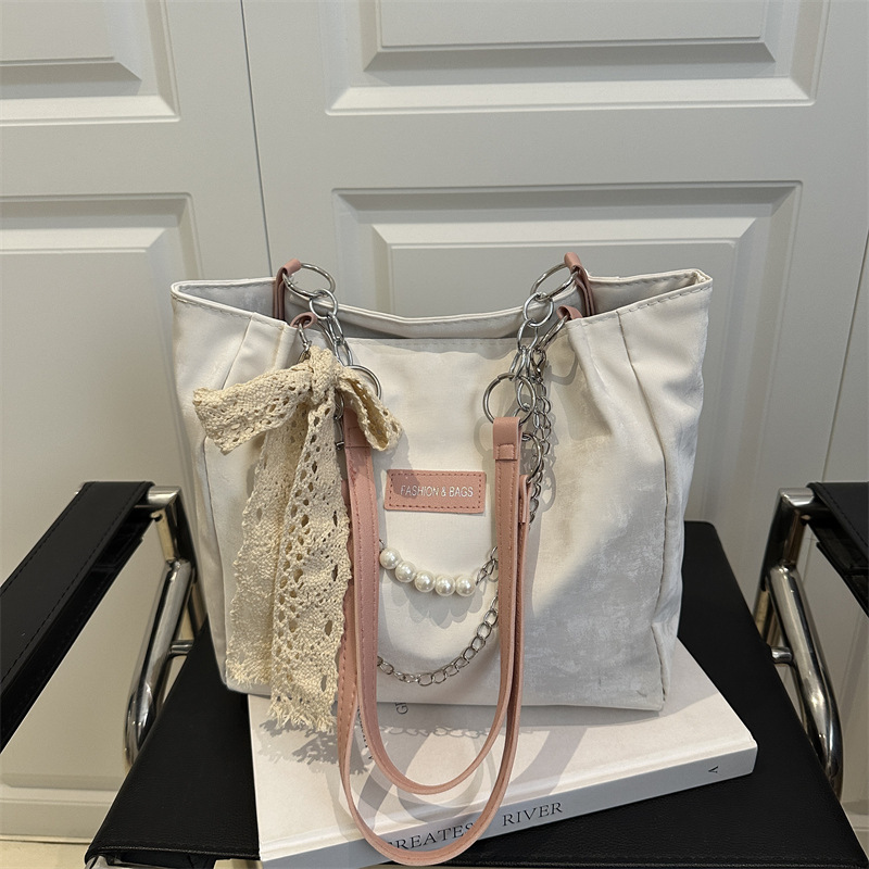 Leisure large capacity chain 2025 new college student class fashionable niche commuting shoulder tote bag