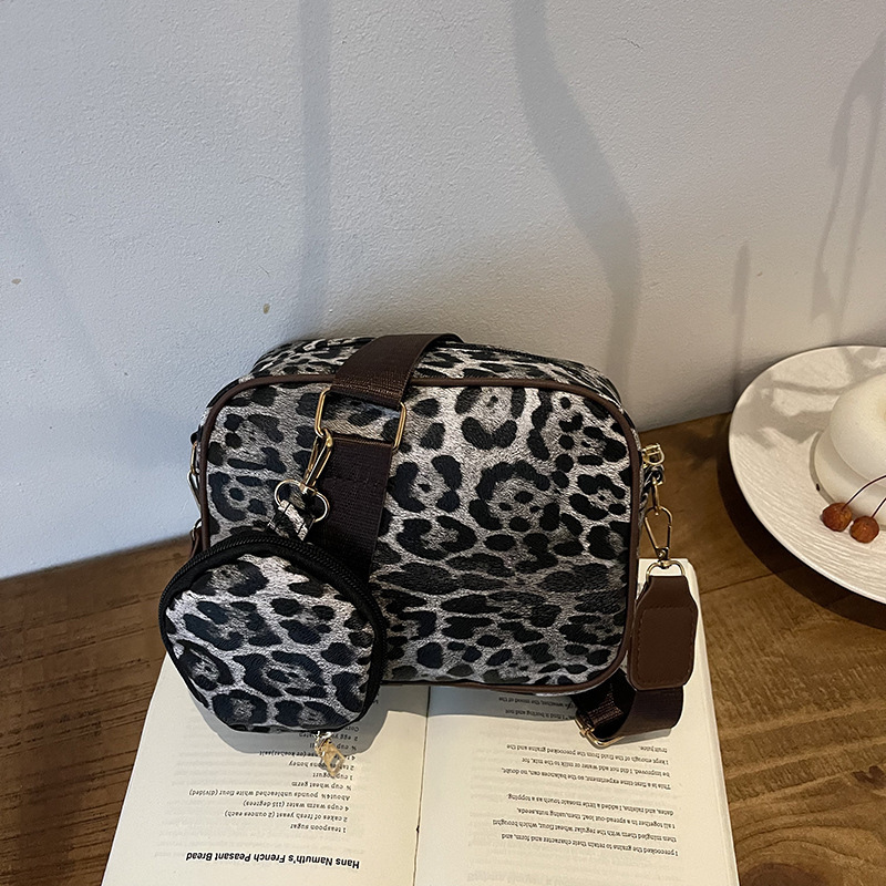 Free Delivery Designer Bag Personalized Mother And Child Versatile Leopard Pattern Shoulder Fashionable Soft Face Crossbody Bag Handheld Small Square 