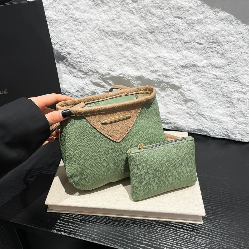 Free Delivery Designer Bag Fashionable Contrasting Color High Mother Child 2025 New Item Niche Single Shoulder Crossbody Simple And Versatile Commutin