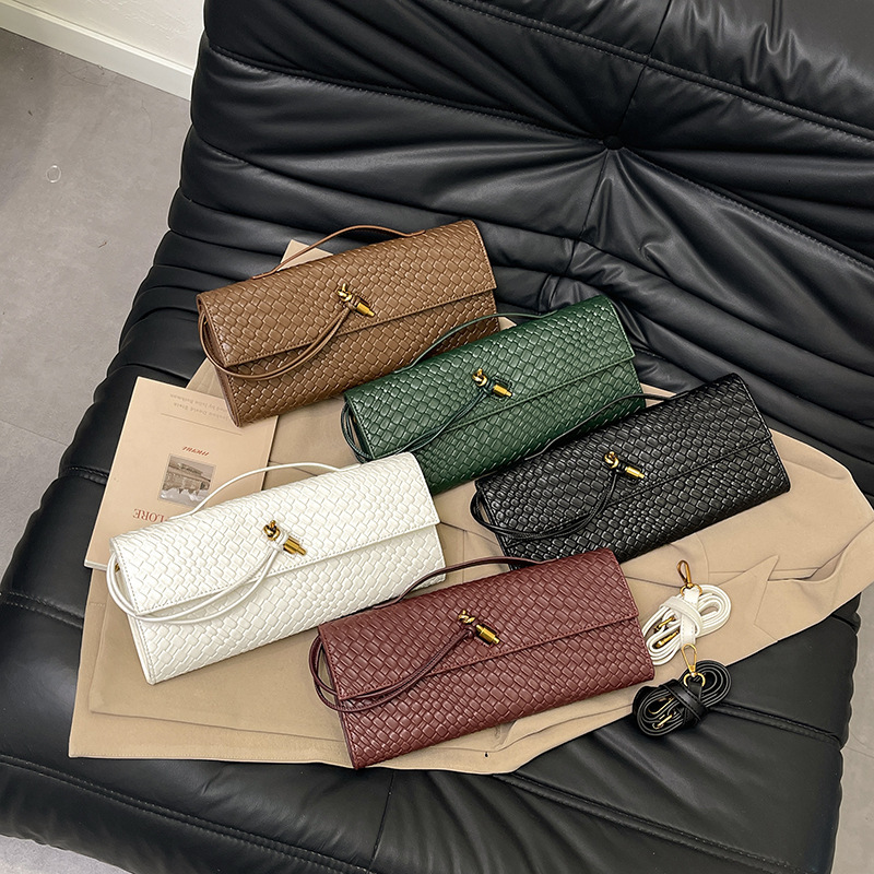 2025 new niche woven single shoulder baguette fashionable horizontal hand-held versatile diagonal cross bag for women