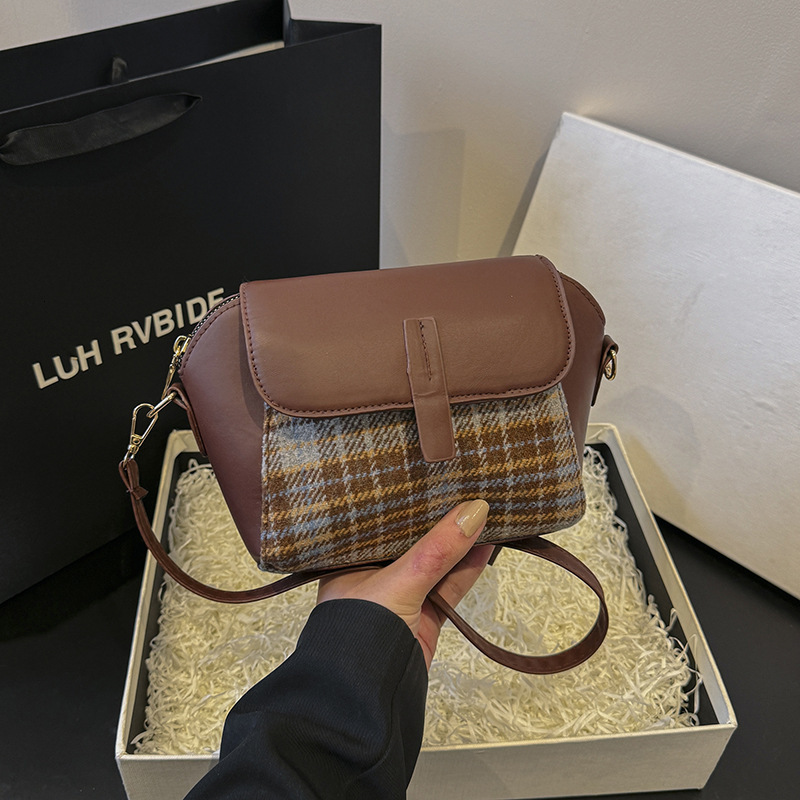 Free Delivery Designer Bag 2025 Autumn/winter Trendy And Fashionable Color Blocking Versatile Korean Edition Texture Small Crowd One Shoulder Crossbod
