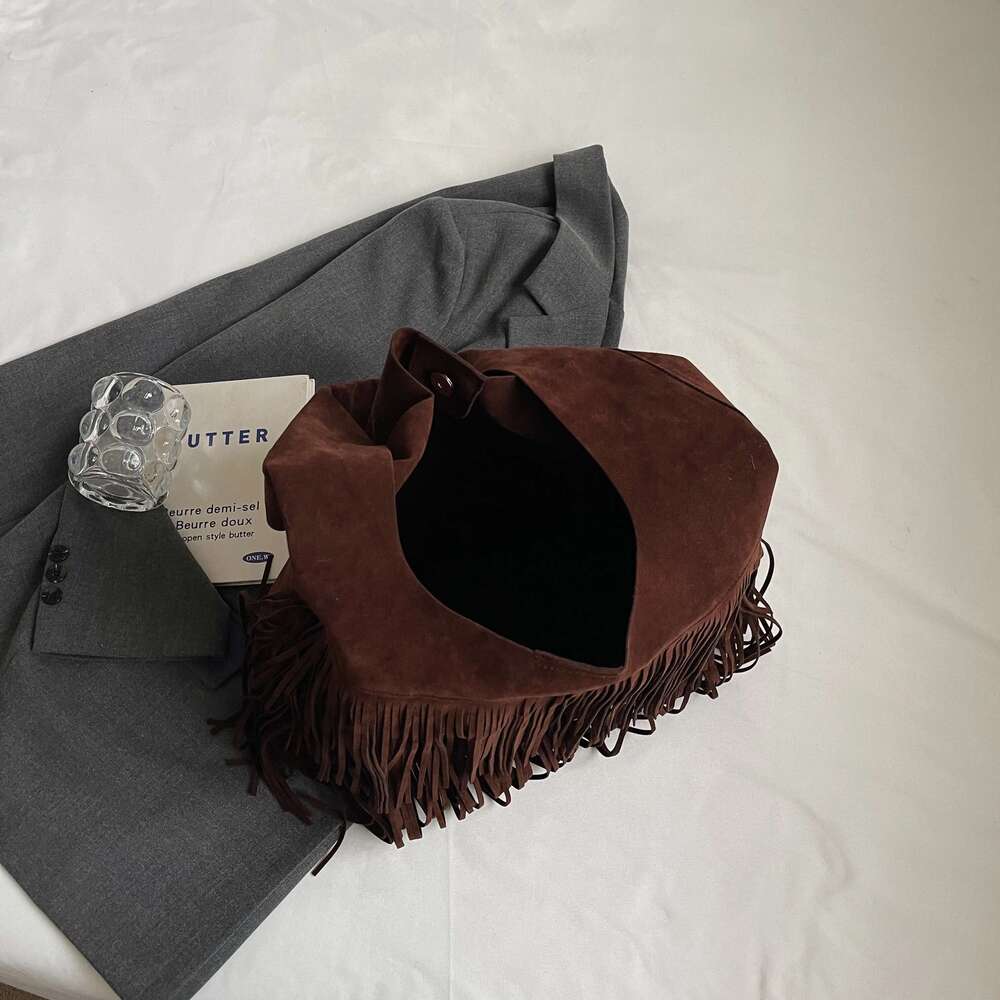 Autumn And Winter Retro Leather Veet Tassel For Women New Casual Large Capacity Shoulder Handheld Bucket Bag