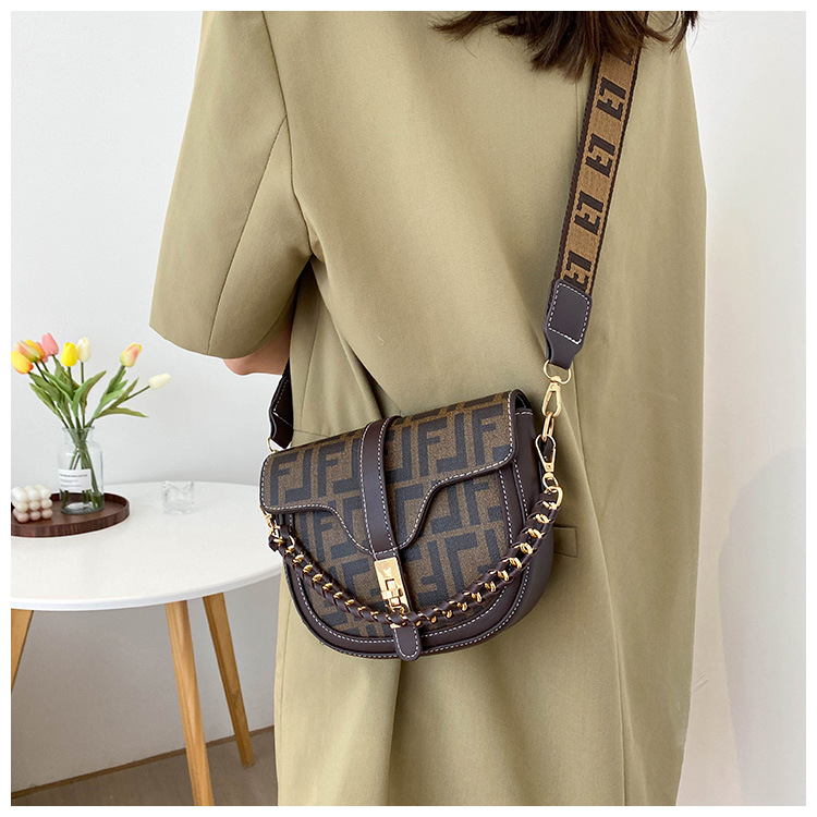 Female bag new fashion fashion texture single shoulder bag foreign style all take cross body saddle bag 2025s hot