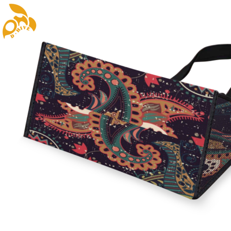 Free delivery of lightweight, high-quality insulated lunch bags in beige, black custom-made by top designers for sadults.