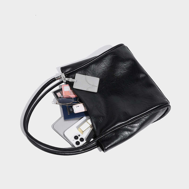 Women's handbag designer high-quality women's large capacity commuting handbag autumn and winter new item niche black shoulder bag